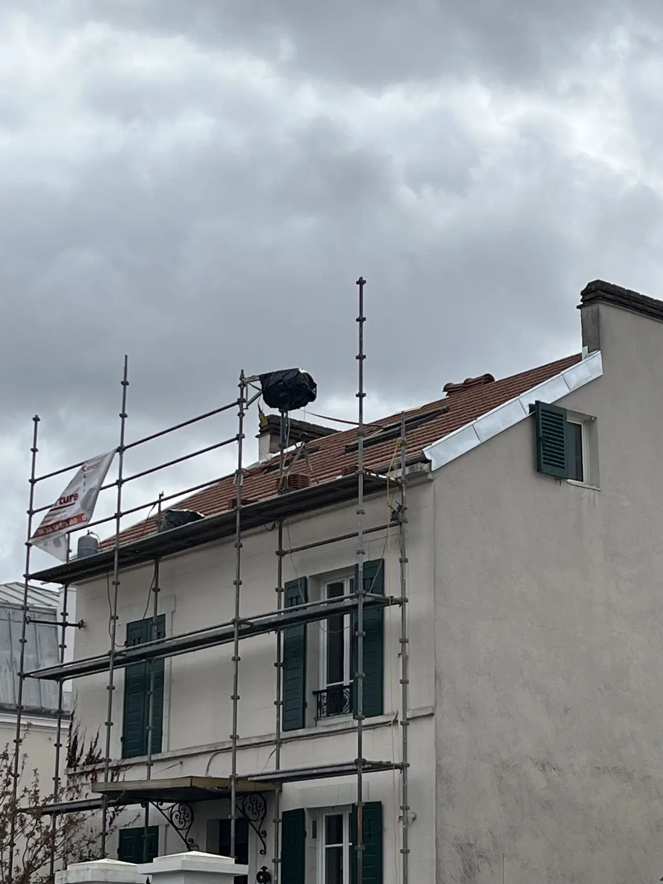 Echafaudage le long d'une facade — Façade & ravalement
