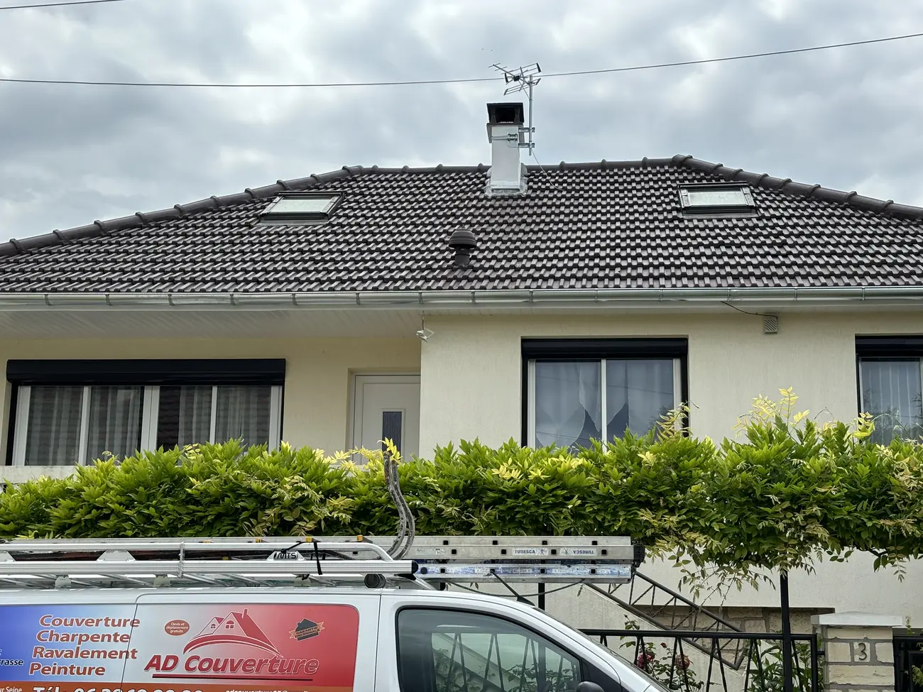 Pavillon avec toiture en tuiles — Toiture tuile