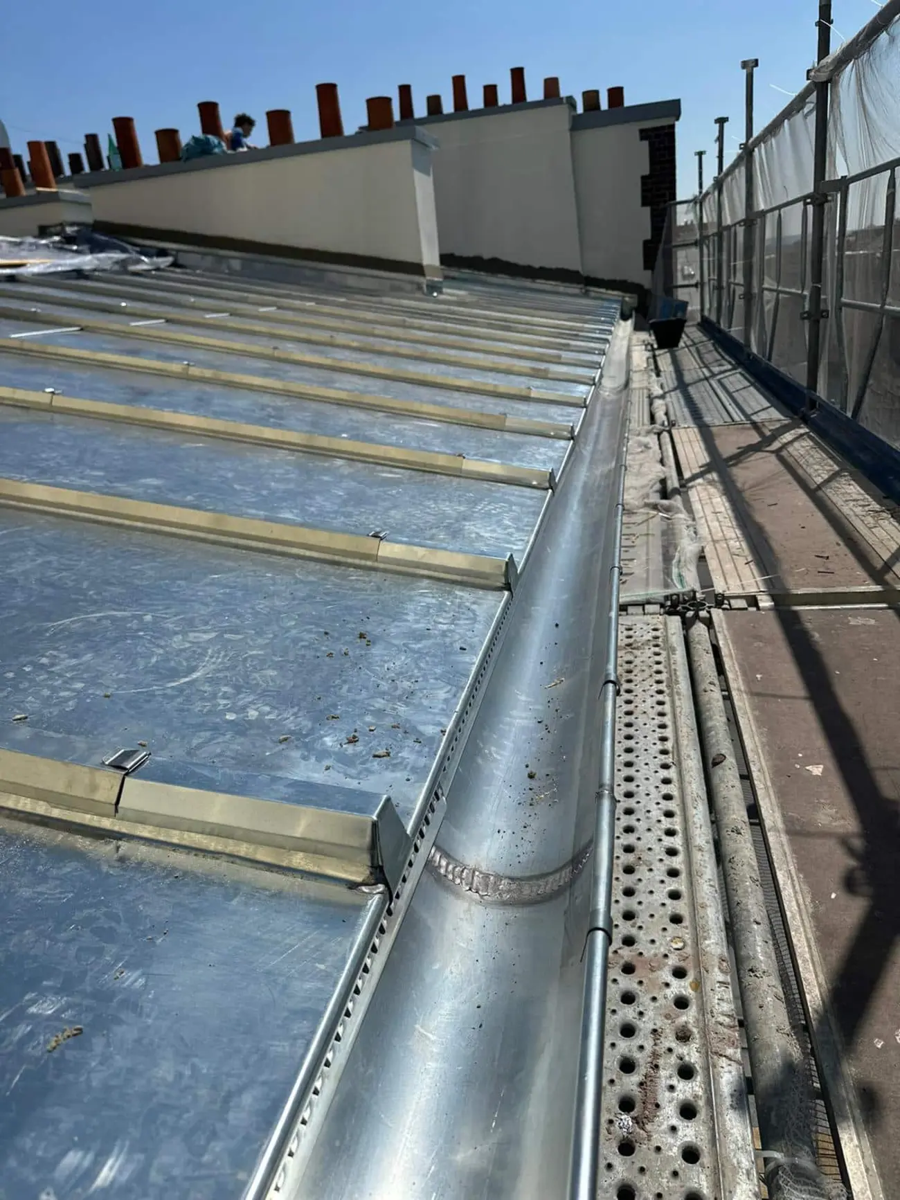 Verrière et chéneau zinc en cours — Zinguerie