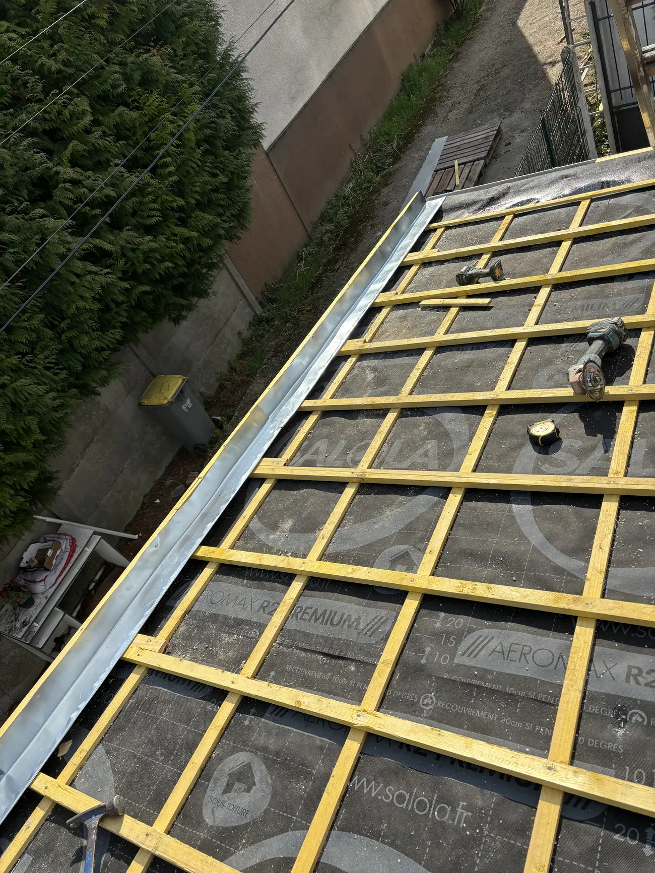 Pose d'isolation extérieure en cours — Façade & ravalement