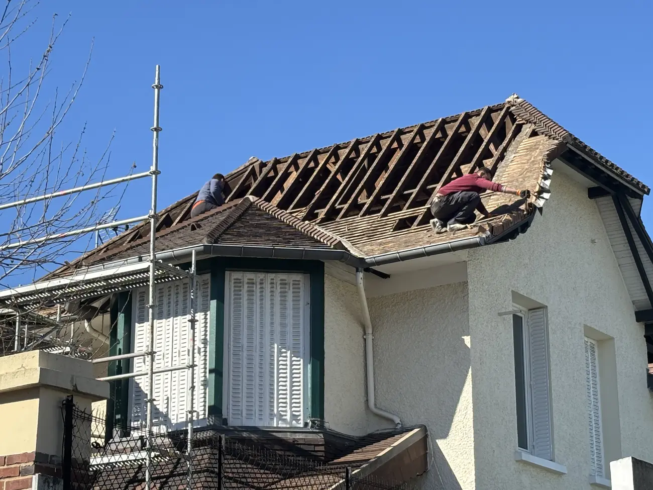 Réfection de charpente en cours — Charpente
