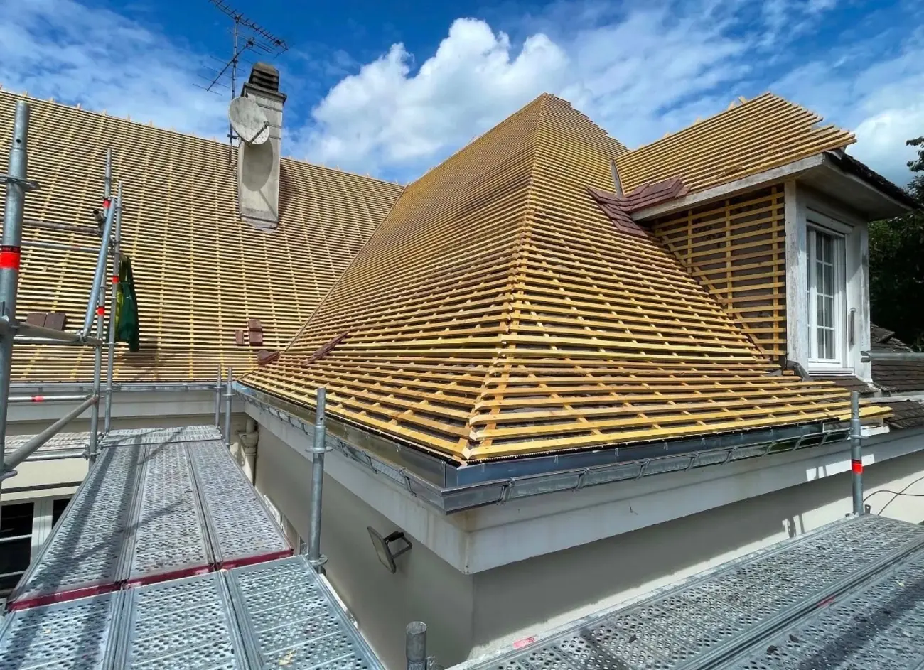 Liteaunage de toiture — Toiture tuile