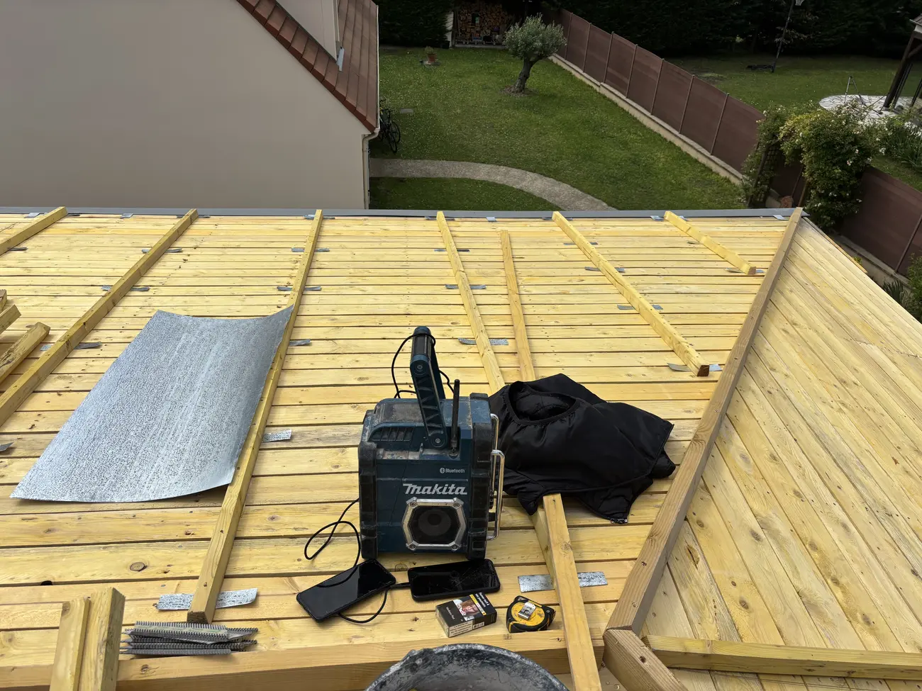 Pose de voligeage neuf — Charpente