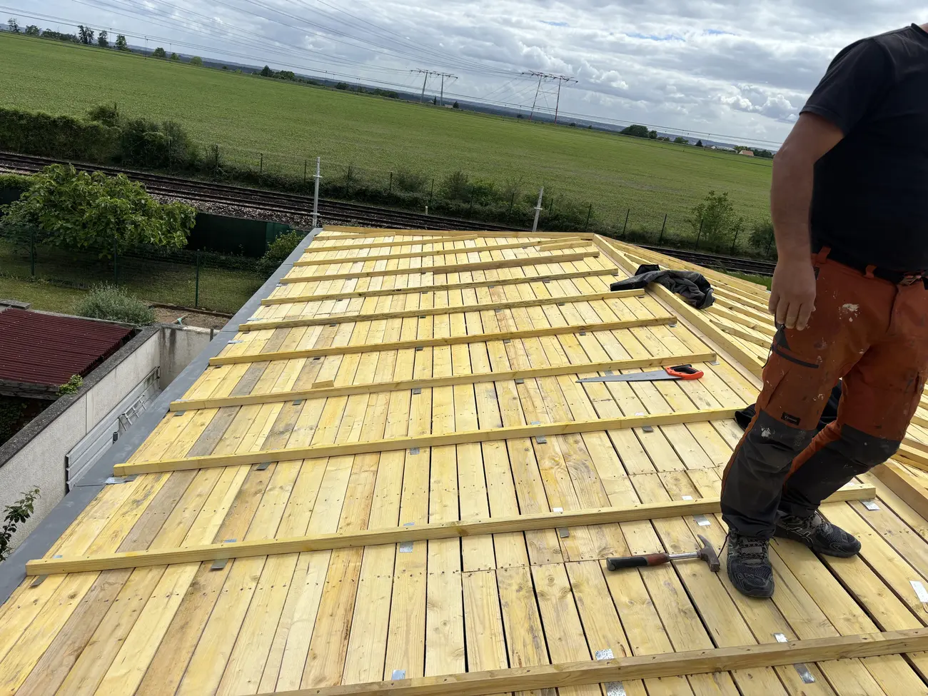 Voligeage en cours — Charpente