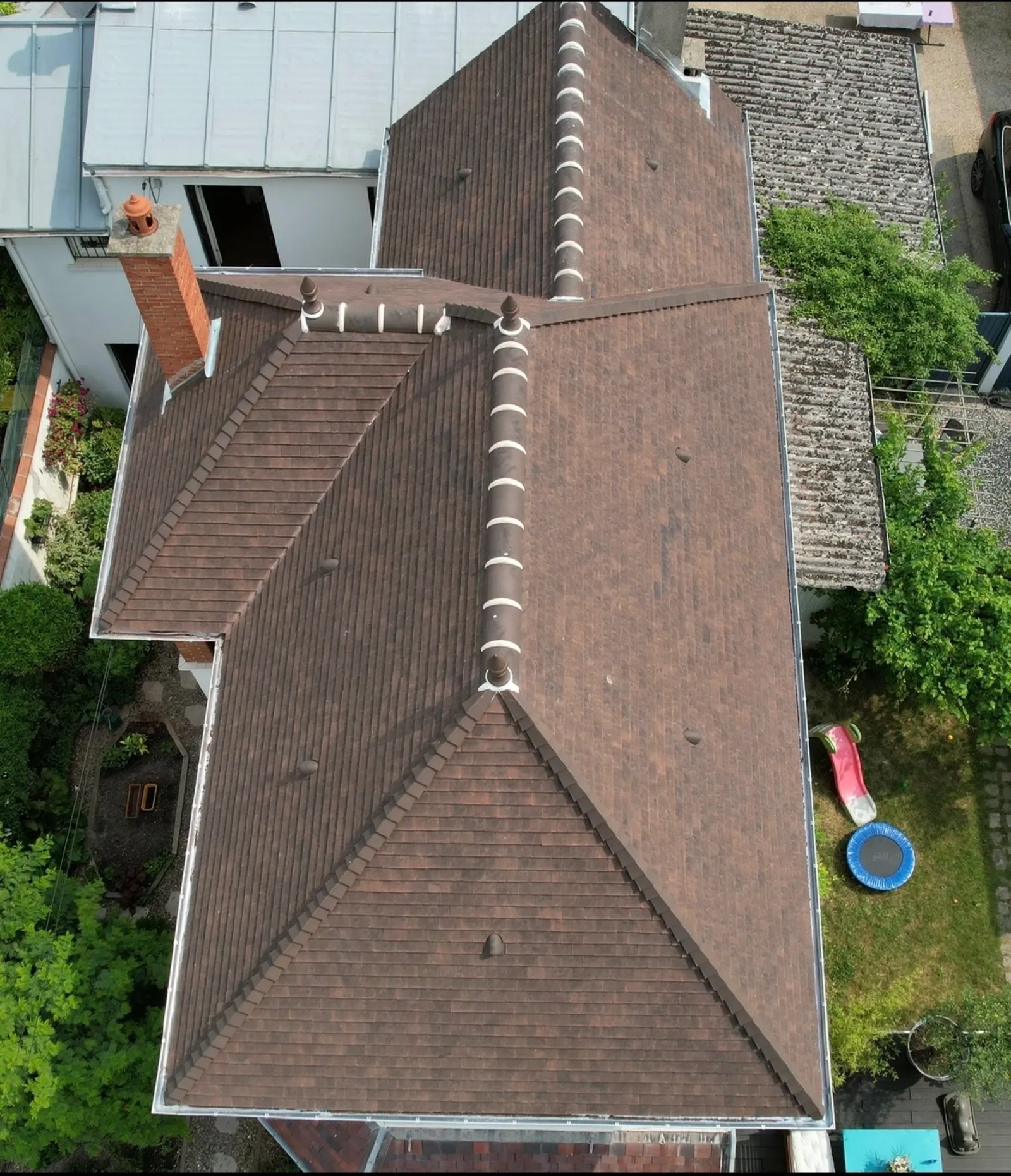 Toiture en tuiles plates rénovée — Toiture tuile