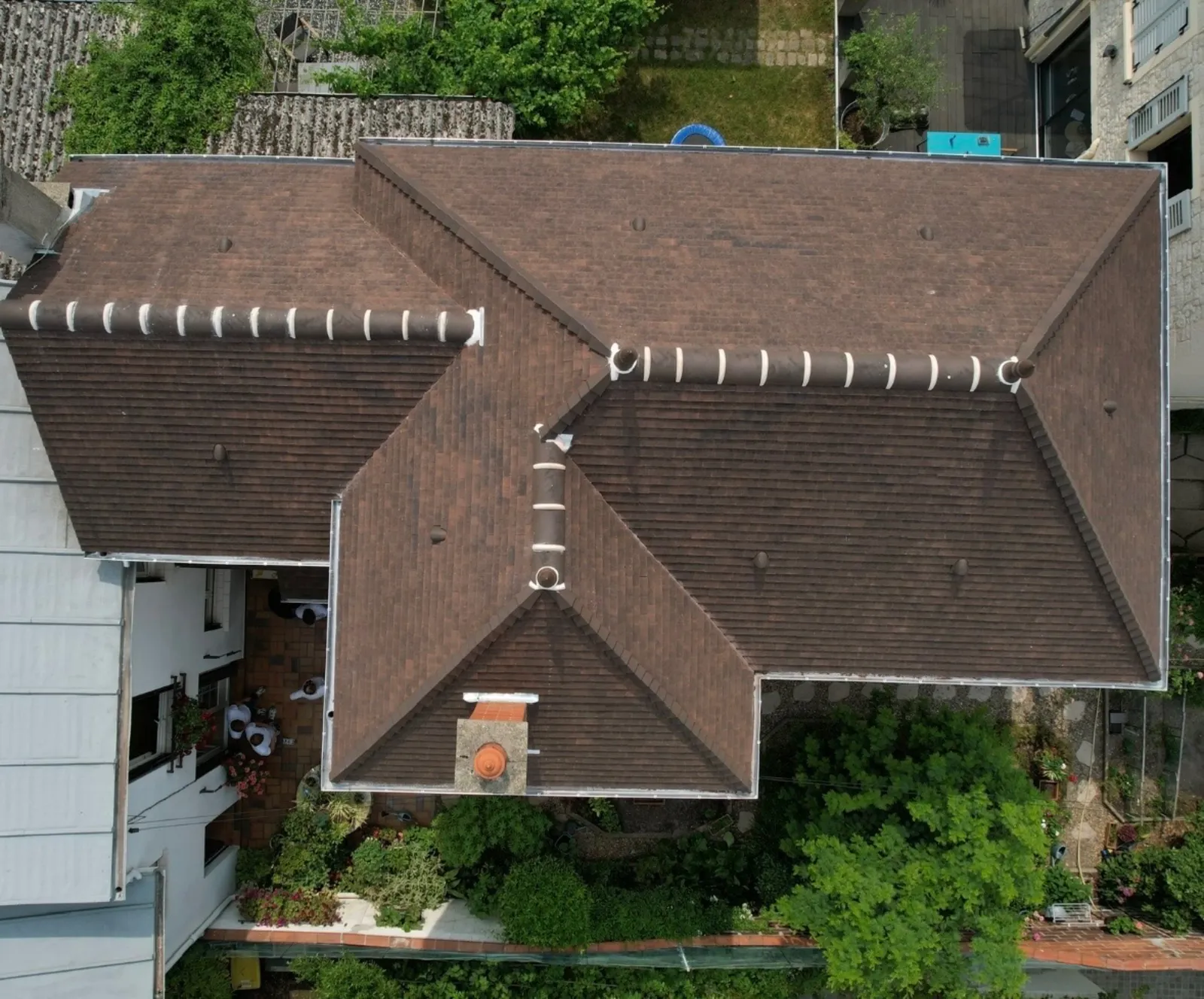 Couverture en tuiles vue du ciel — Toiture tuile