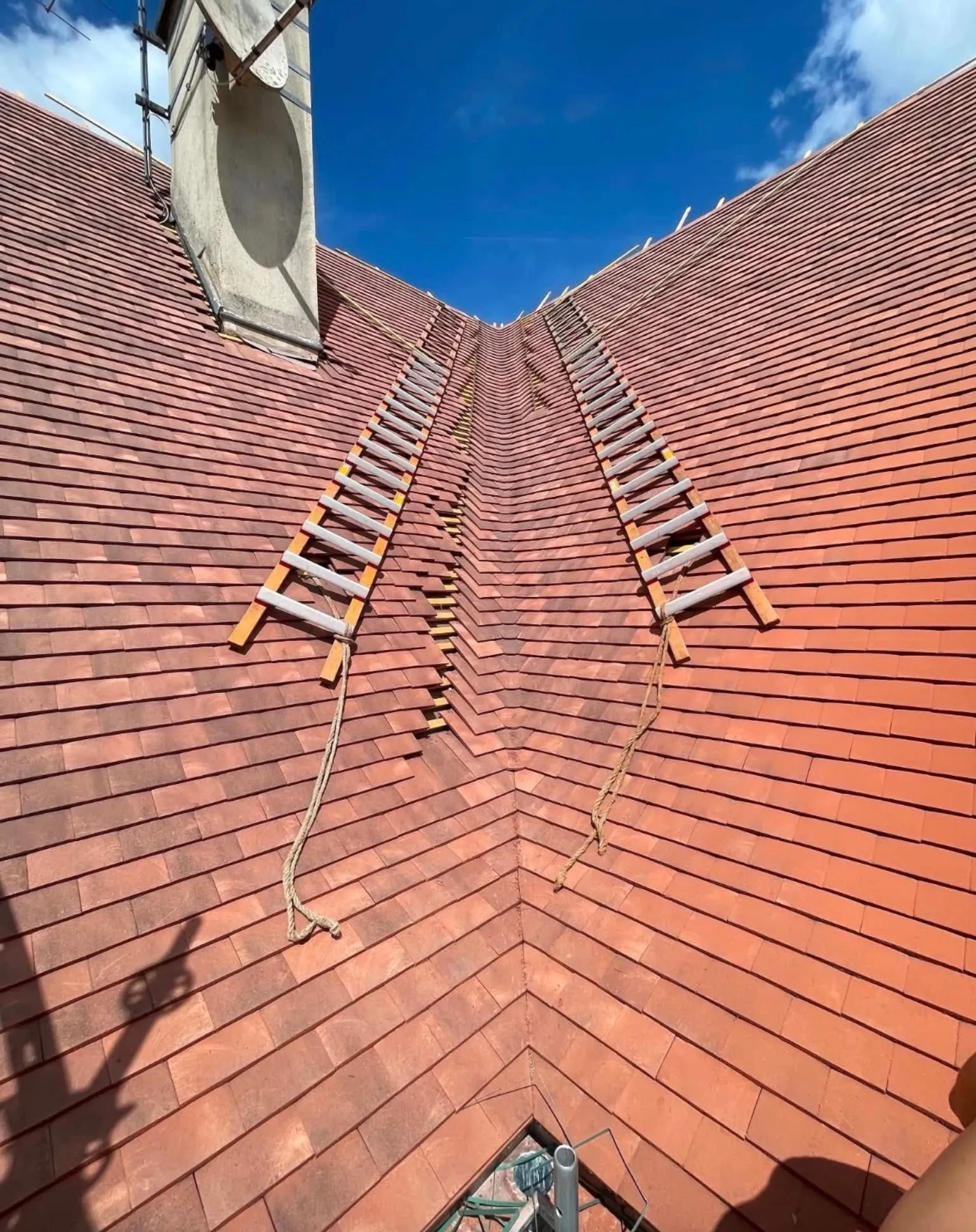 Noue de toiture en tuiles plates — Toiture tuile